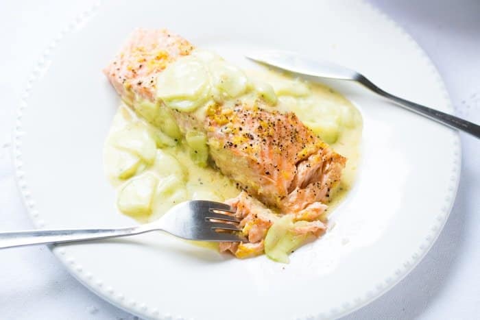 Gluten Free & Keto Salmon Tzatziki with Cucumber Noodles 🐟 # ketosalmon #salmontzatziki