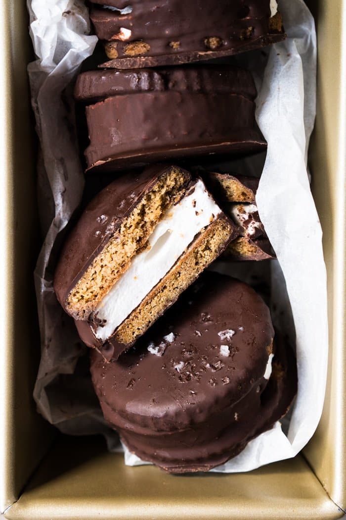 Gluten Free & Keto Wagon Wheels (i.e. S'mores Cookies!) #keto #lowcarb #healthyrecipes #chocolate #smores #marshmallows