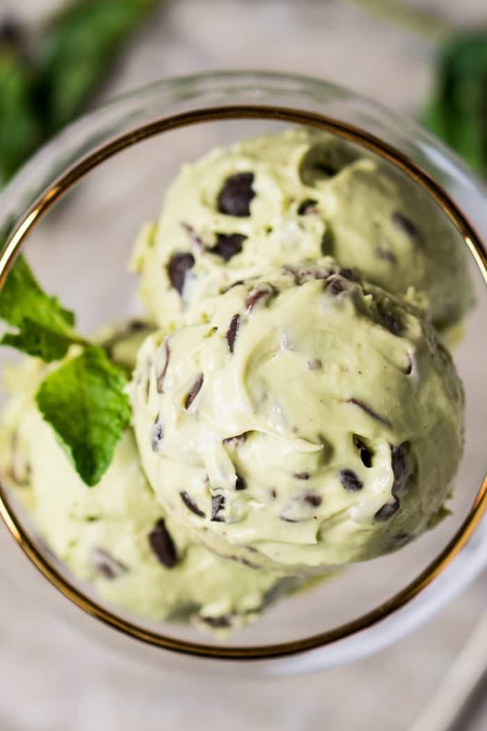 Low Carb, Paleo & Keto Mint Chocolate Chip Ice Cream-For-1 🍦 #keto #lowcarb #dairyfree #paleo #healthyrecipes #icecream #ketodessert #nicecream