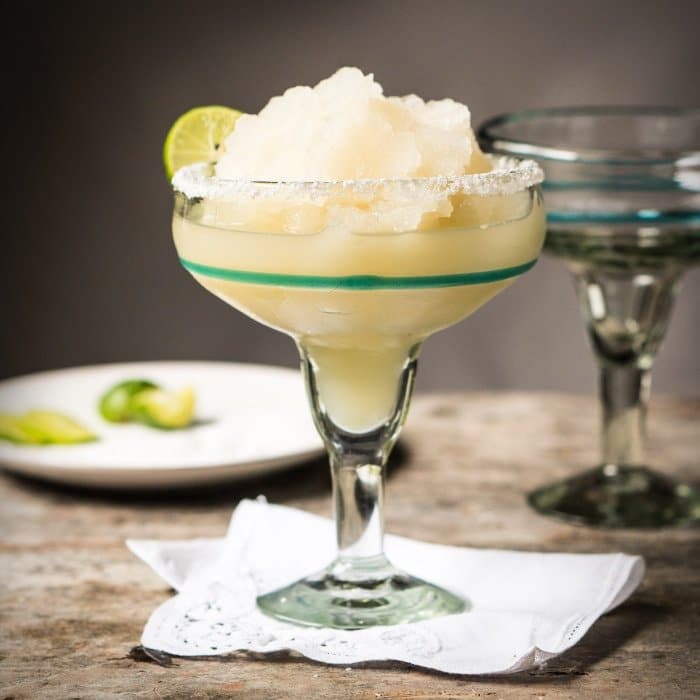 Skinny Frozen Paleo & Keto Margarita 🍹 #keto #ketorecipes #lowcarb #healthyrecipes #mexican #cocktails #margarita